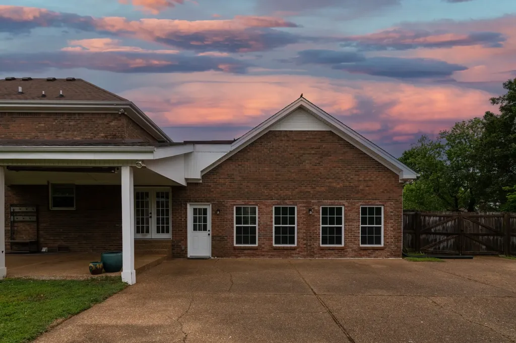 522 W Point Drive Clarksville TN 37043