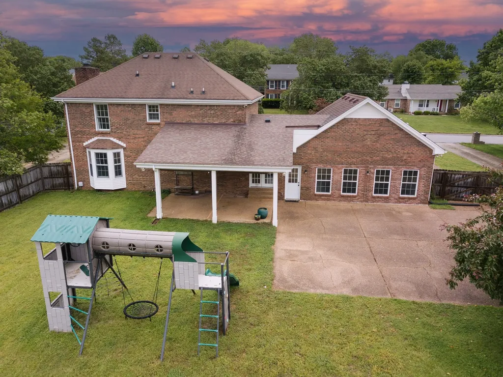522 W Point Drive Clarksville TN 37043