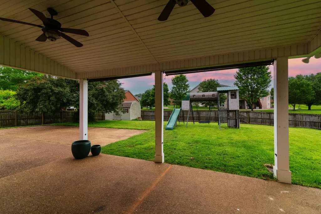 522 W Point Drive Clarksville TN 37043