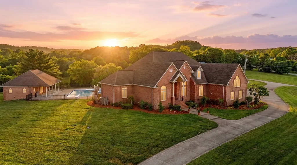 1357 Madison Creek Road Goodlettsville TN 37072