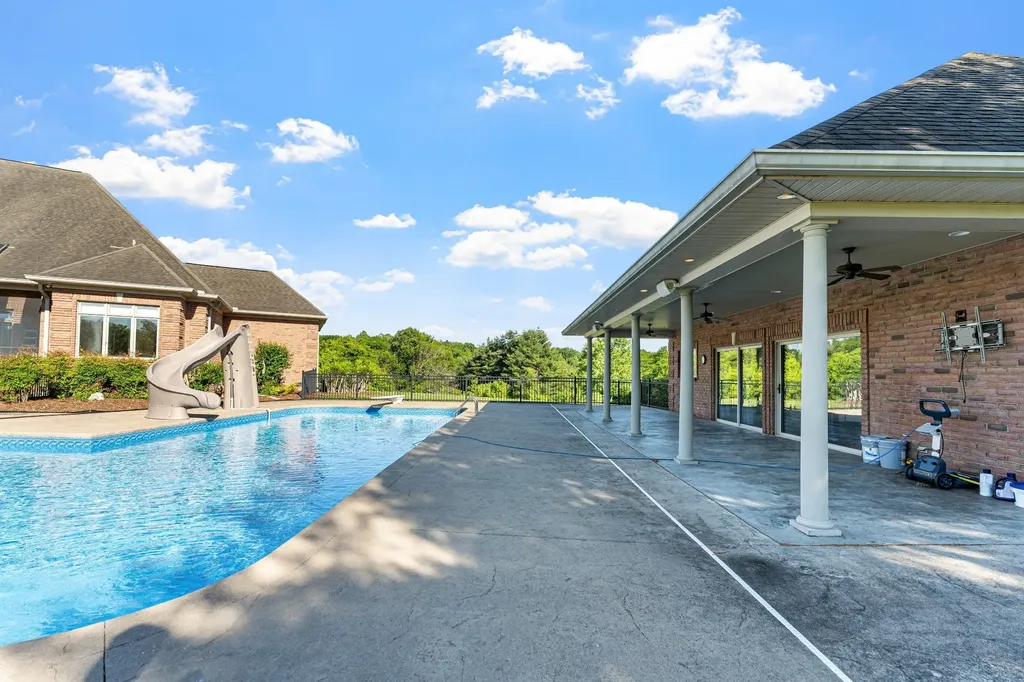 1357 Madison Creek Road Goodlettsville TN 37072
