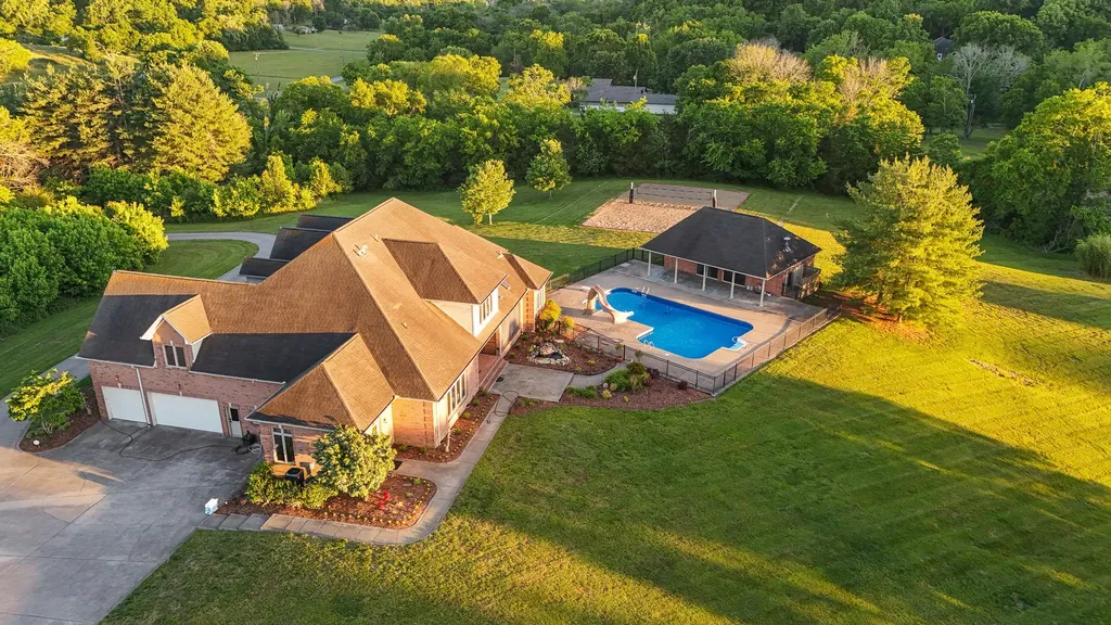 1357 Madison Creek Road Goodlettsville TN 37072