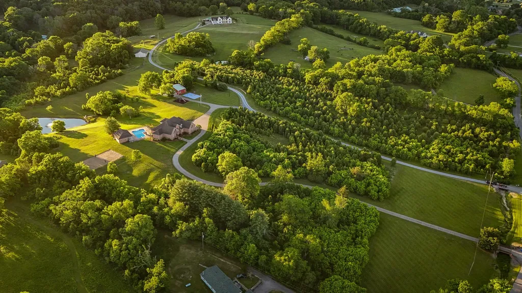 1357 Madison Creek Road Goodlettsville TN 37072