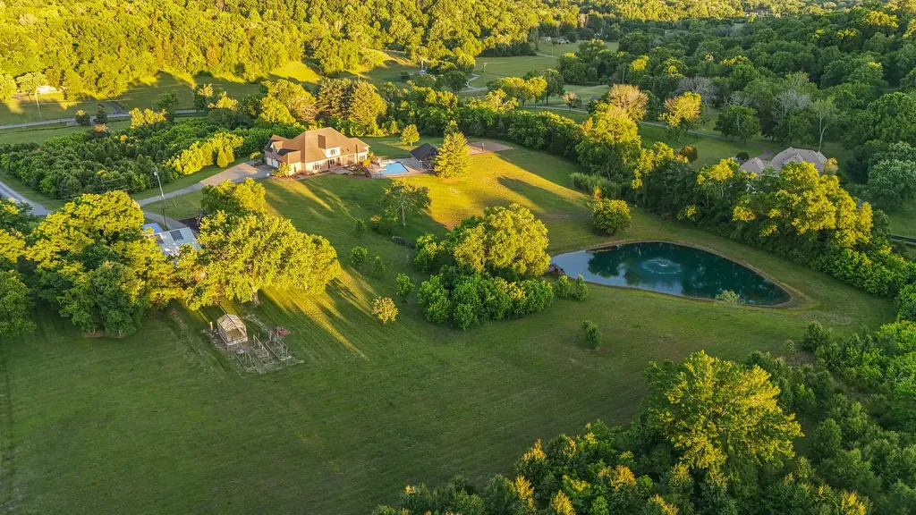 1357 Madison Creek Road Goodlettsville TN 37072