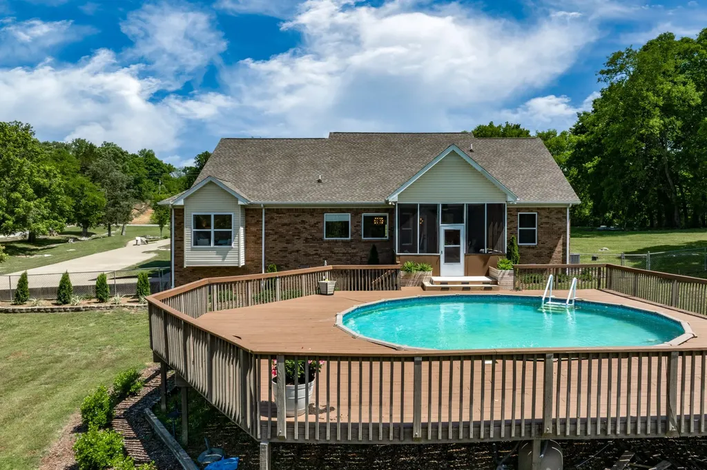 1412 Iron Bridge Road Columbia TN 38401