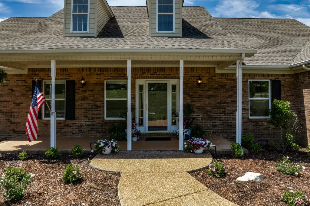 1412 Iron Bridge Road Columbia TN 38401