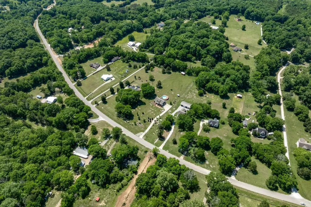1412 Iron Bridge Road Columbia TN 38401