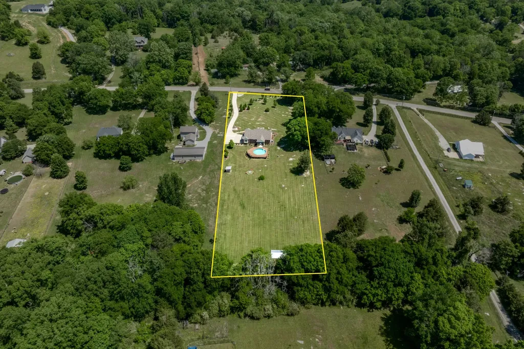 1412 Iron Bridge Road Columbia TN 38401