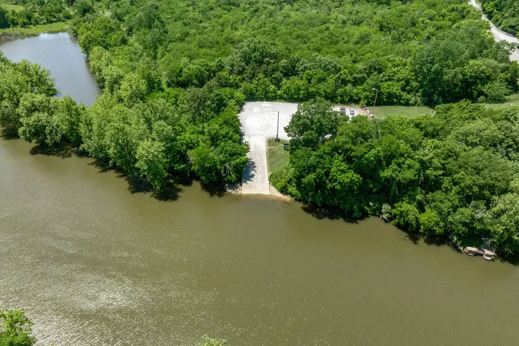 1412 Iron Bridge Road Columbia TN 38401