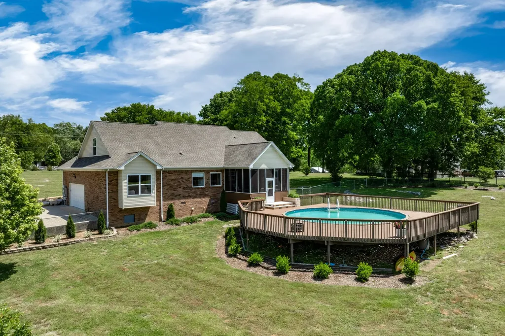 1412 Iron Bridge Road Columbia TN 38401