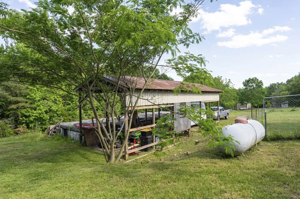 391 Gunson Ridge Road Cumberland City TN 37050