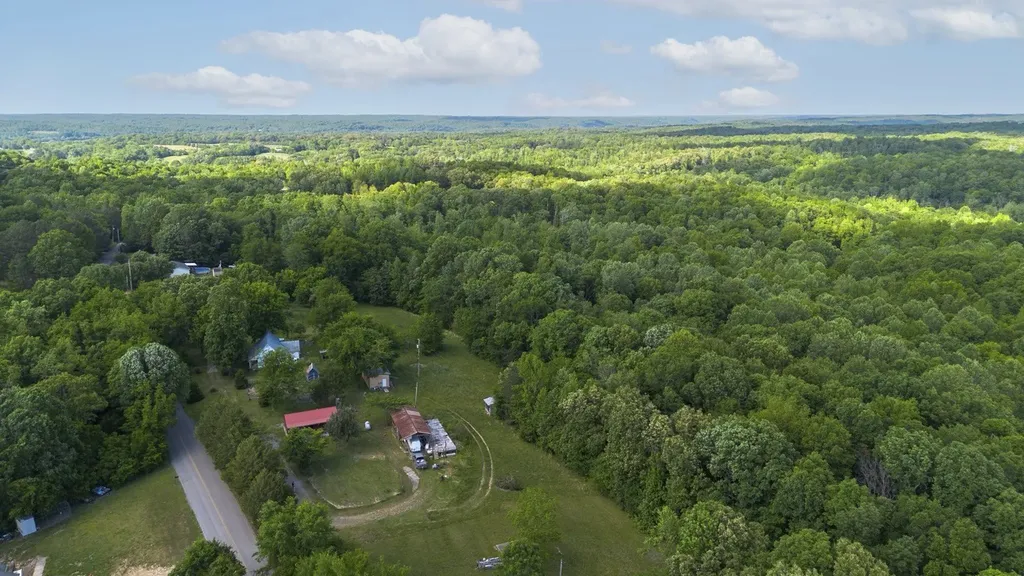 391 Gunson Ridge Road Cumberland City TN 37050