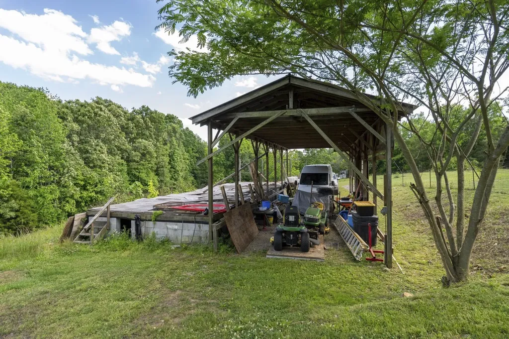 391 Gunson Ridge Road Cumberland City TN 37050