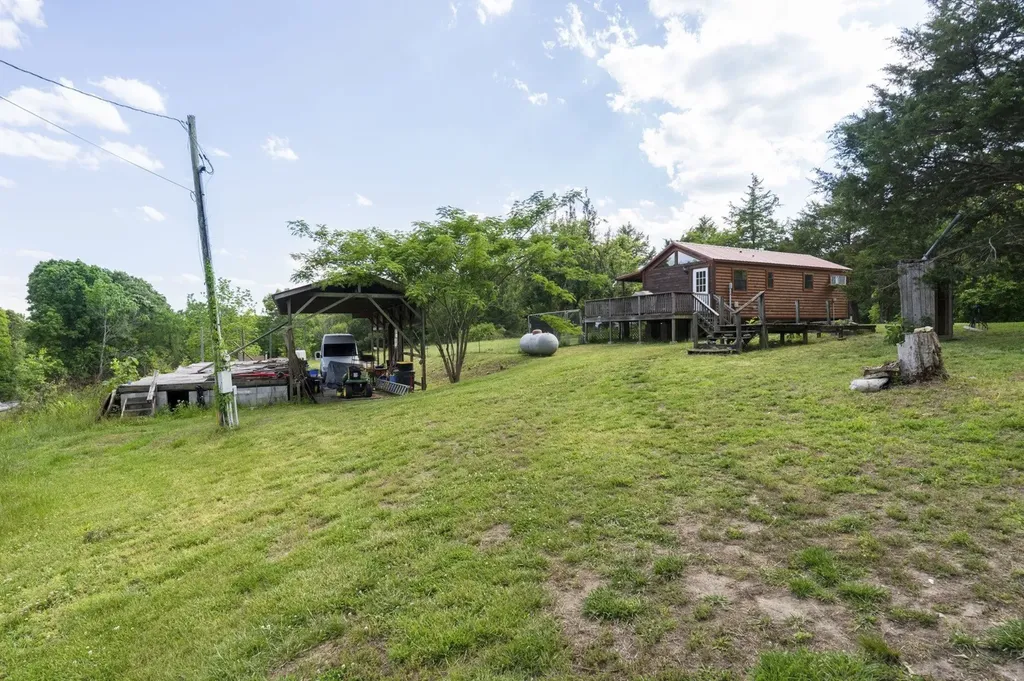391 Gunson Ridge Road Cumberland City TN 37050