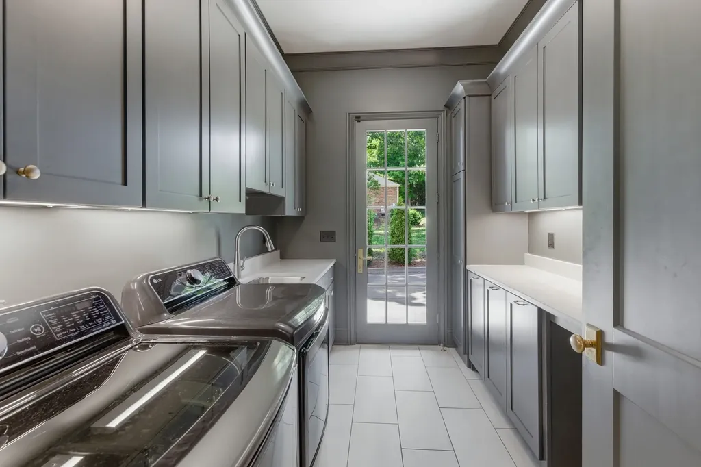 1138 Brookmeade Drive Nashville TN 37204