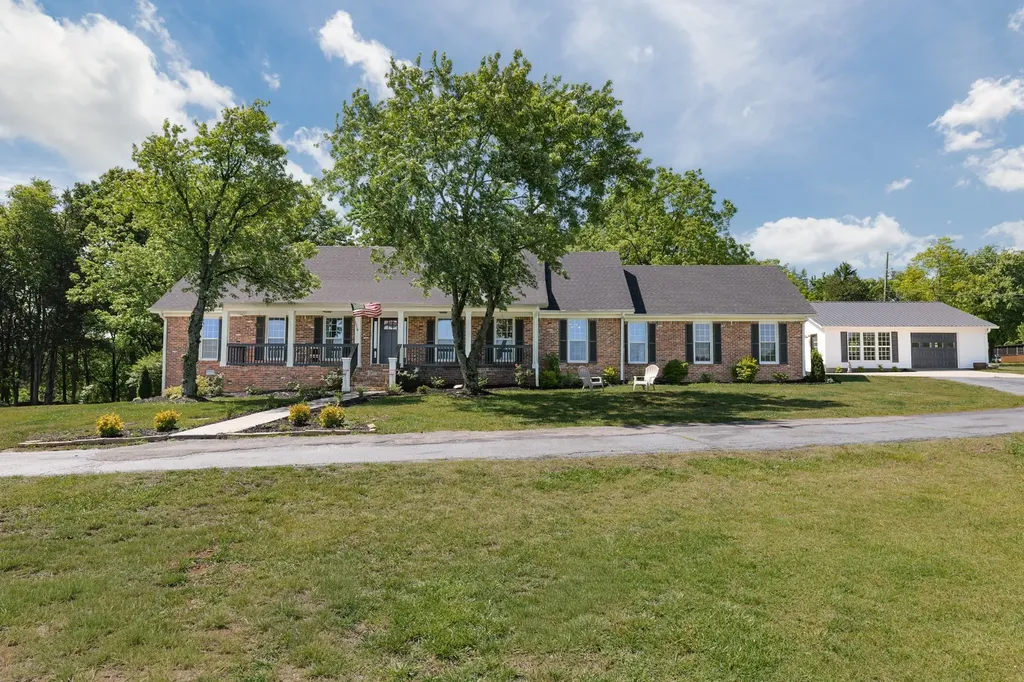 24 Lovers Lane Fayetteville TN 37334