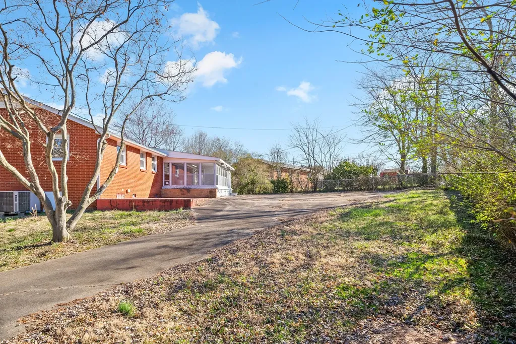 318 Verdun Drive Clarksville TN 37042