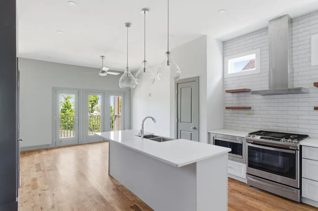 1825 3rd Ave, N Nashville TN 37208