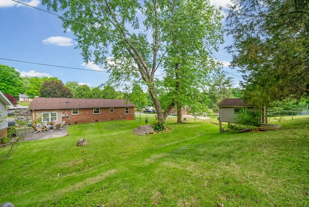 345 Lake Court Drive Clarksville TN 37043