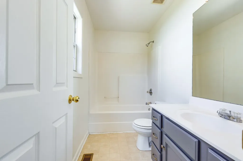 2109 Hollandale Circle Columbia TN 38401