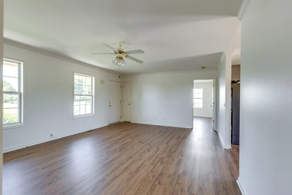 2109 Hollandale Circle Columbia TN 38401
