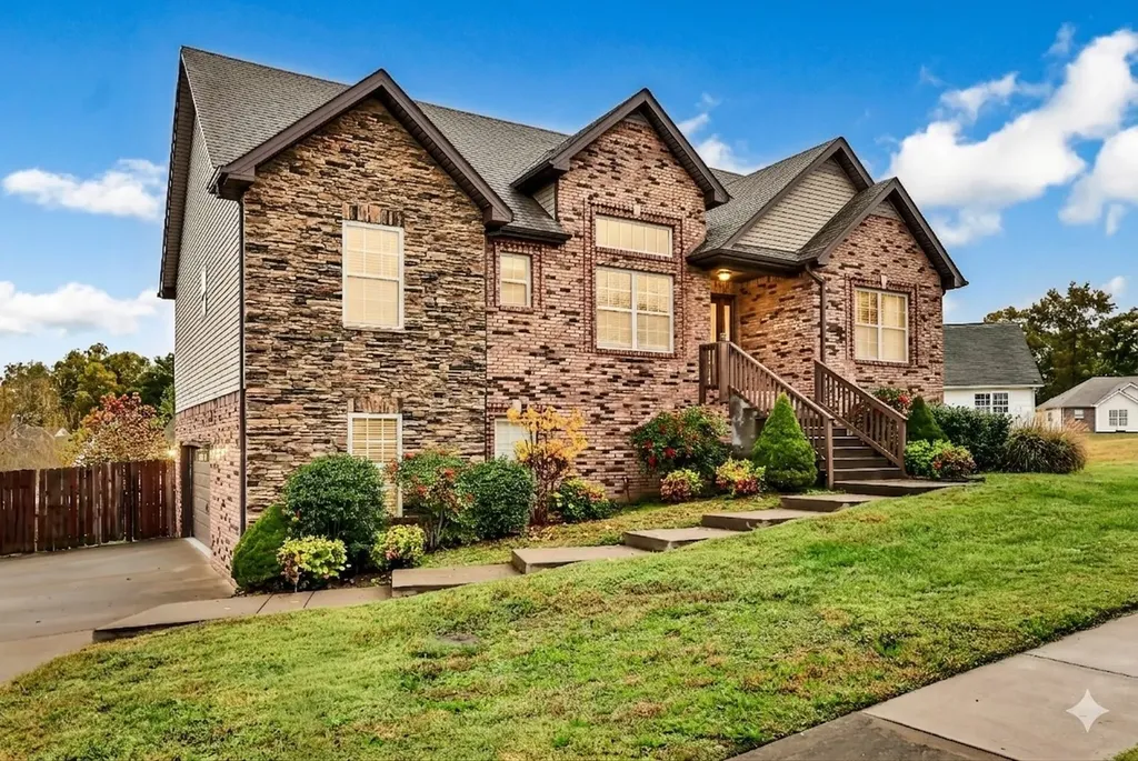 410 River Heights Drive Clarksville TN 37040