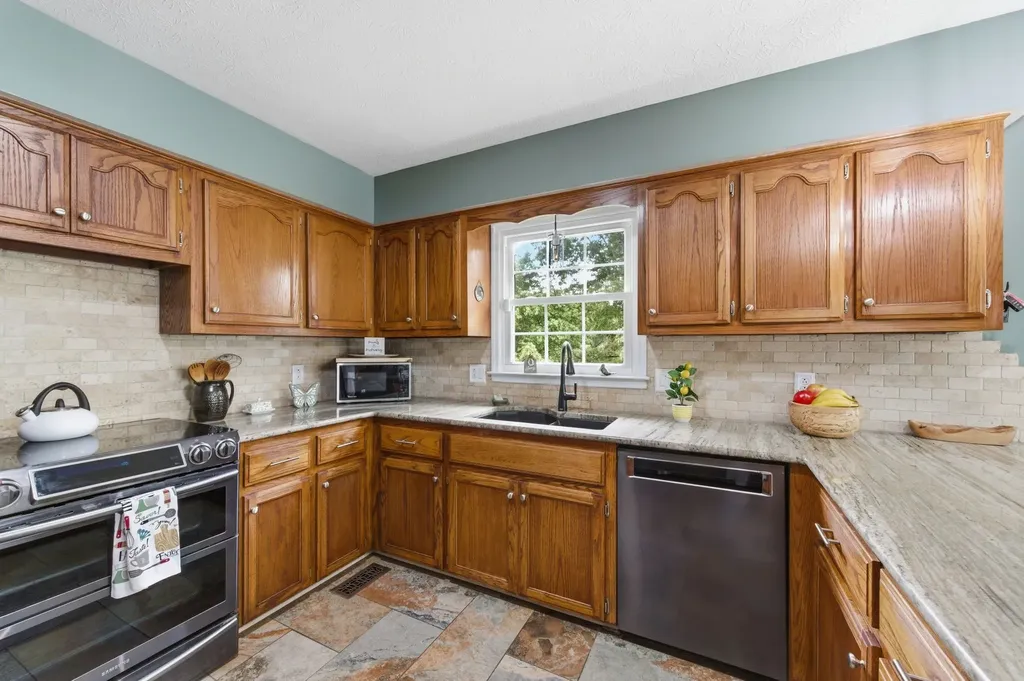 5159 Reeder School Road Greenbrier TN 37073