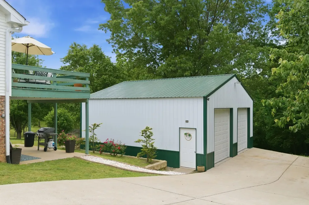 5159 Reeder School Road Greenbrier TN 37073