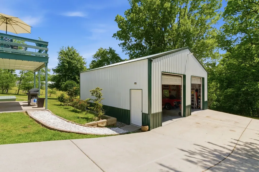 5159 Reeder School Road Greenbrier TN 37073