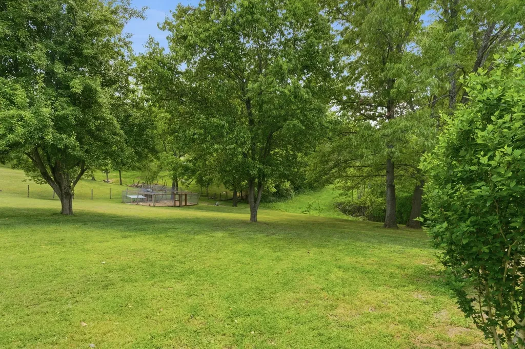 5159 Reeder School Road Greenbrier TN 37073