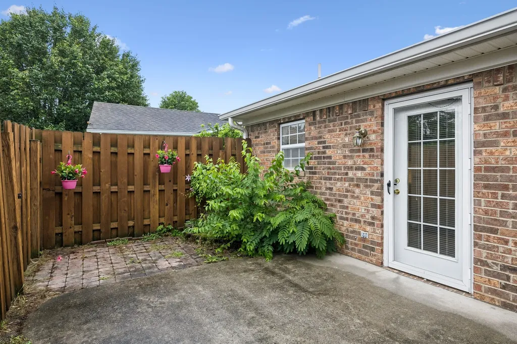 633 Forest Glen Circle Murfreesboro TN 37128