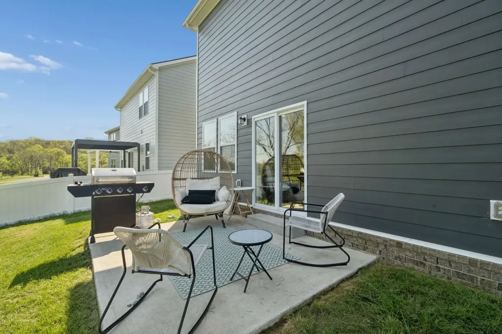 2216 Robert Gwynne Drive Smyrna TN 37167