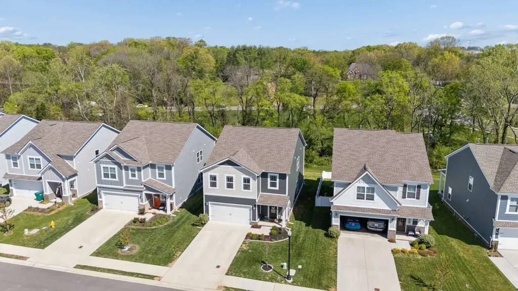 2216 Robert Gwynne Drive Smyrna TN 37167