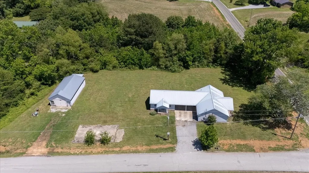 706 Tingle Trapp Road Lawrenceburg TN 38464