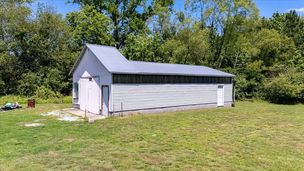 706 Tingle Trapp Road Lawrenceburg TN 38464