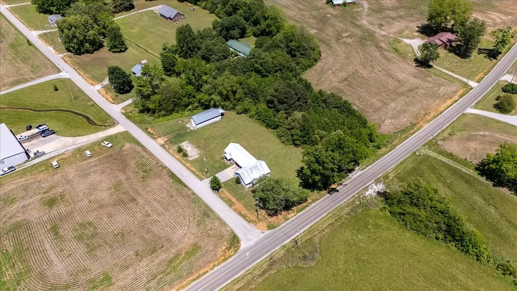 706 Tingle Trapp Road Lawrenceburg TN 38464