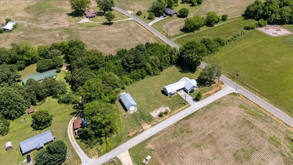 706 Tingle Trapp Road Lawrenceburg TN 38464