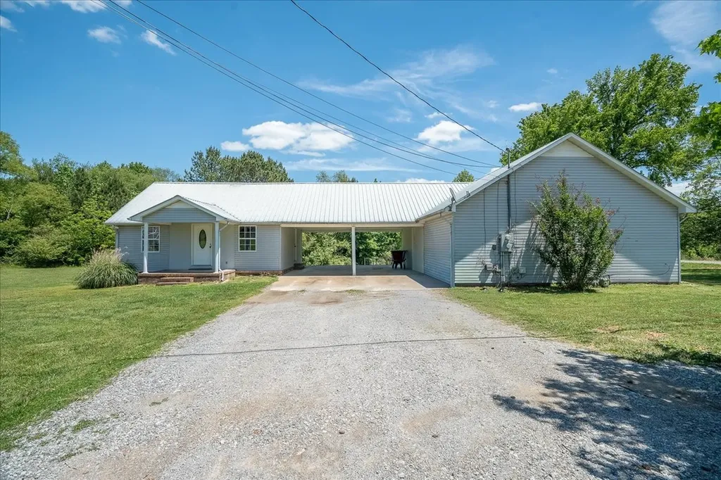 706 Tingle Trapp Road Lawrenceburg TN 38464