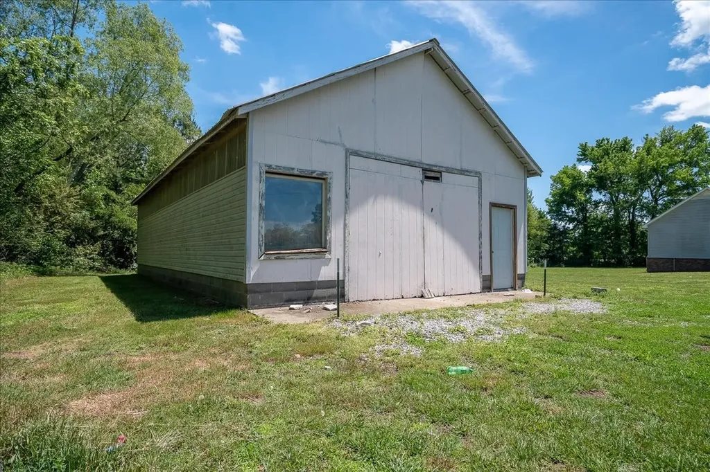 706 Tingle Trapp Road Lawrenceburg TN 38464