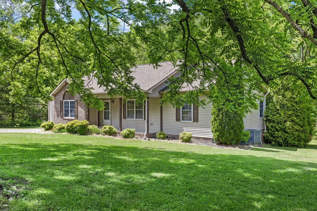 2524 Distillery Road Greenbrier TN 37073