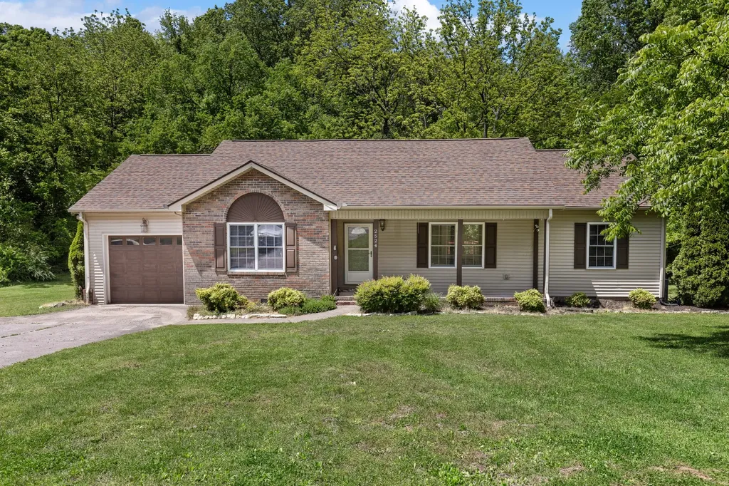 2524 Distillery Road Greenbrier TN 37073