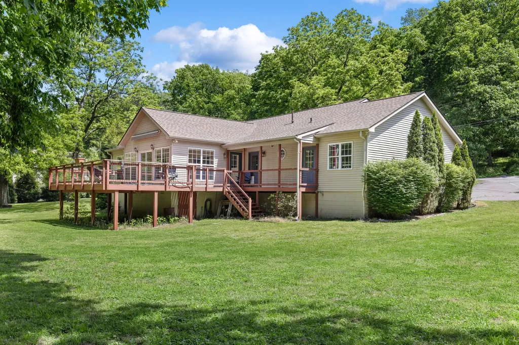 2524 Distillery Road Greenbrier TN 37073
