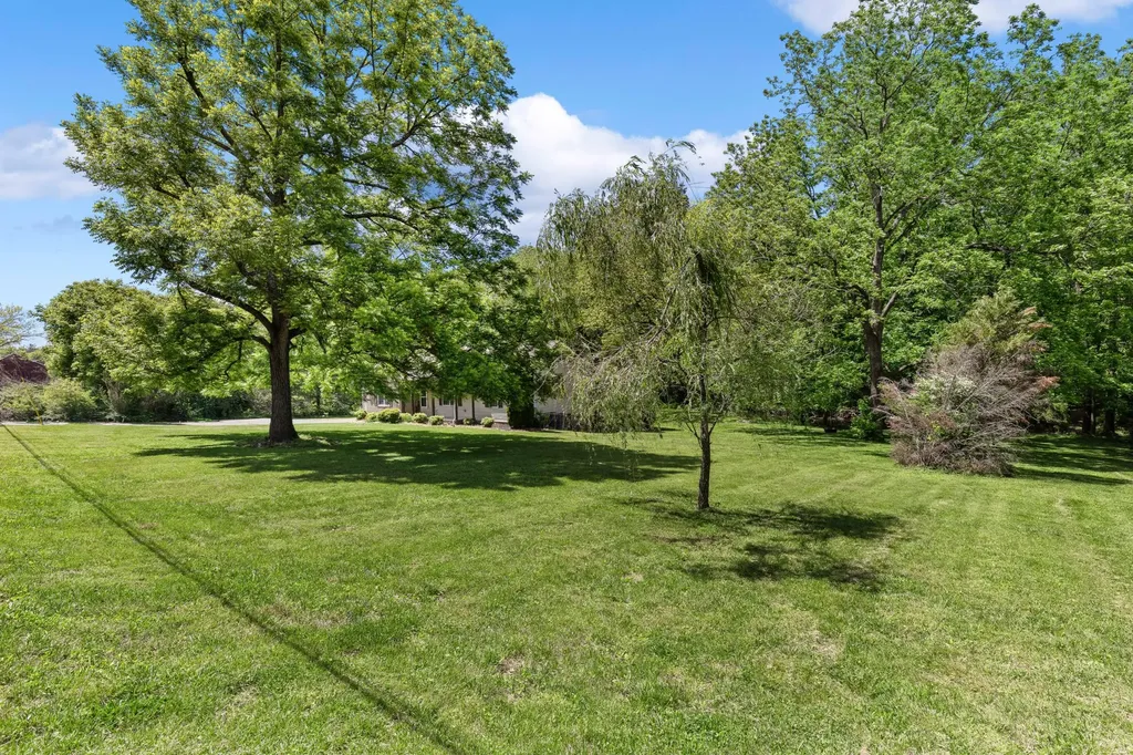 2524 Distillery Road Greenbrier TN 37073