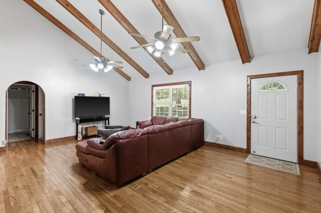 2524 Distillery Road Greenbrier TN 37073