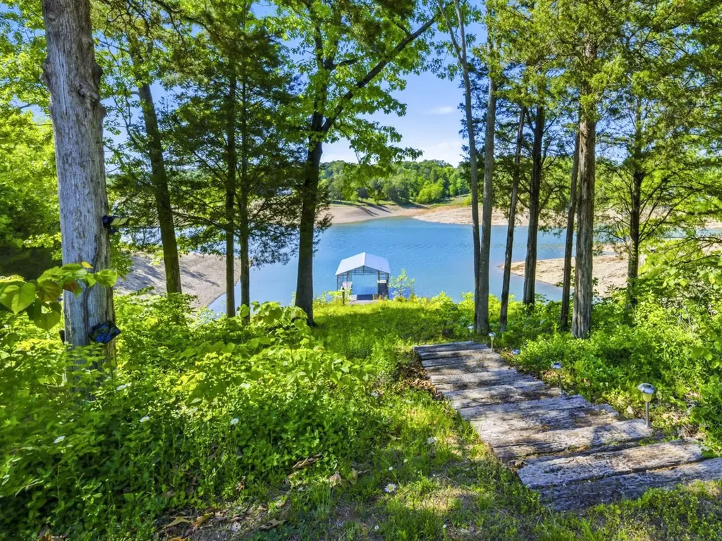 997 Lake Ridge Drive Dandridge TN 37725
