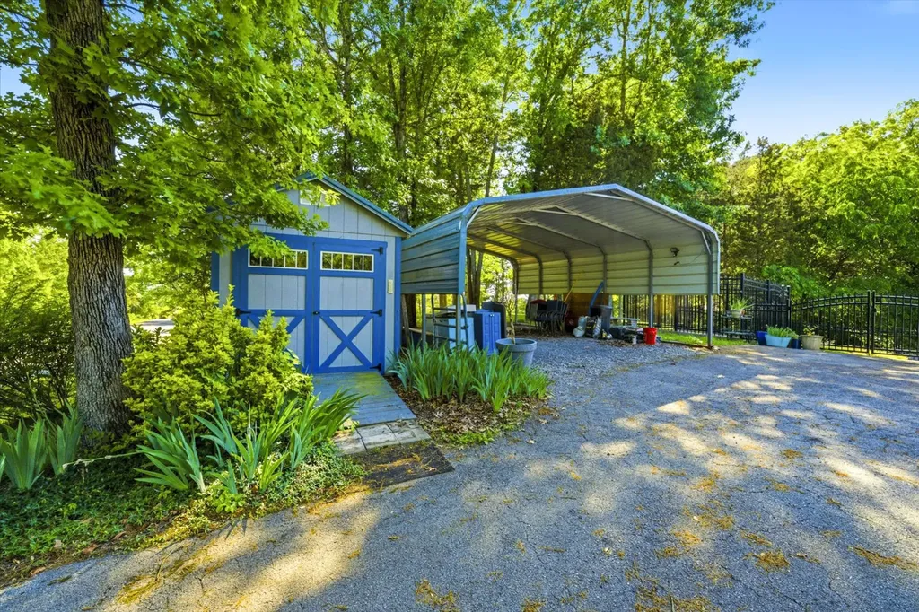 997 Lake Ridge Drive Dandridge TN 37725