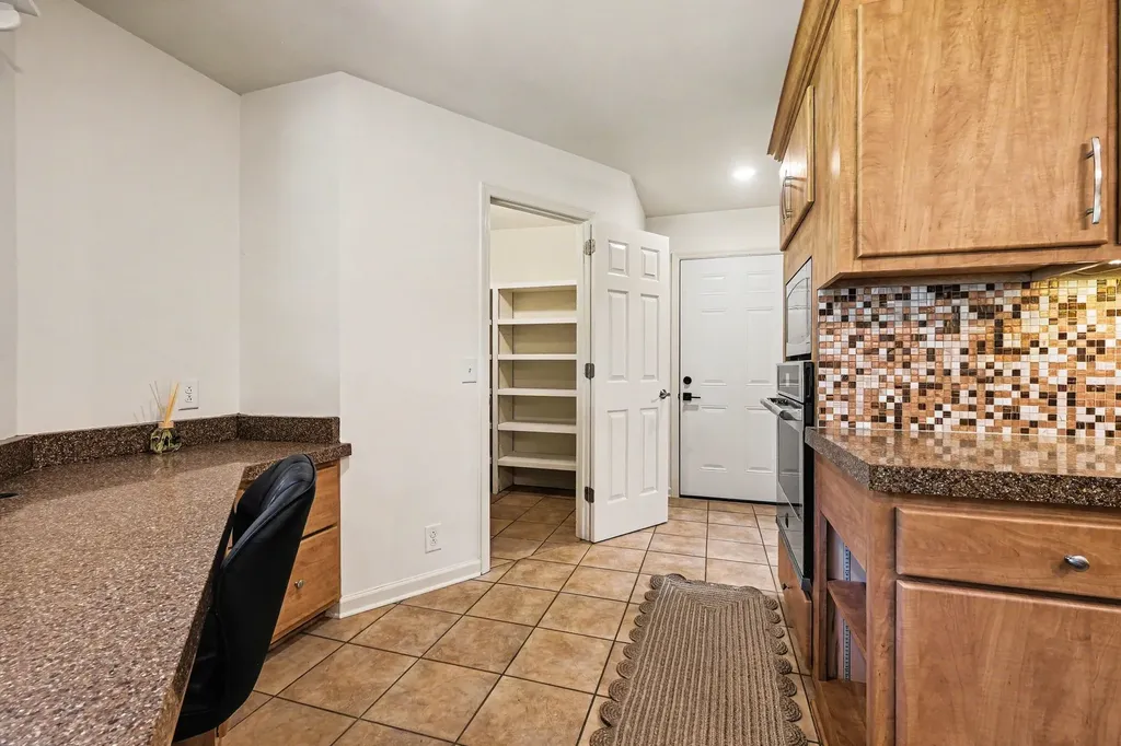 8525 Old Harding Lane Nashville TN 37221