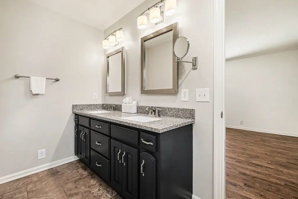 8525 Old Harding Lane Nashville TN 37221