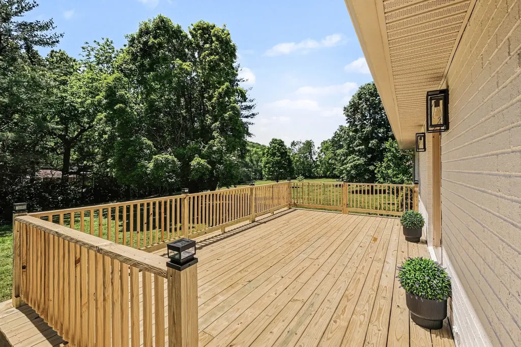8525 Old Harding Lane Nashville TN 37221