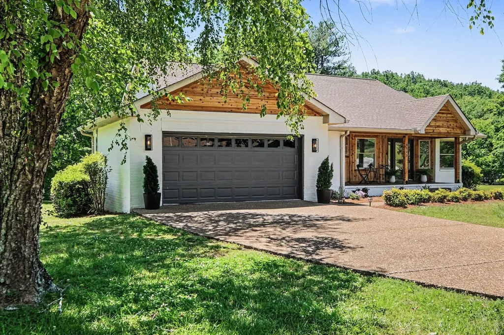 8525 Old Harding Lane Nashville TN 37221